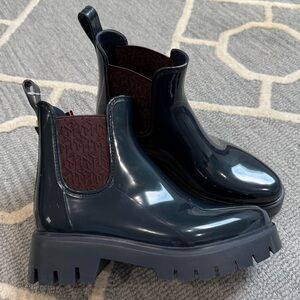 Tommy Hilfiger Women's Dipit Rain Boot  Glossy Black Chelsea Boots